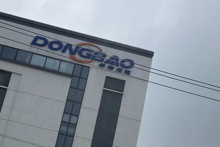 東寶光電科技頻頻加購，權(quán)偉節(jié)能螺桿空壓機持續(xù)爆單