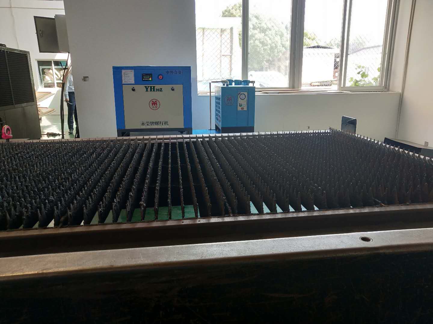 激光切割螺桿空壓機(jī) 激光切割螺桿空壓機(jī)