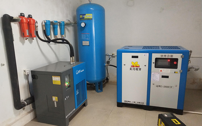 權(quán)偉永磁變頻螺桿空壓機(jī) 權(quán)偉永磁變頻螺桿空壓機(jī)